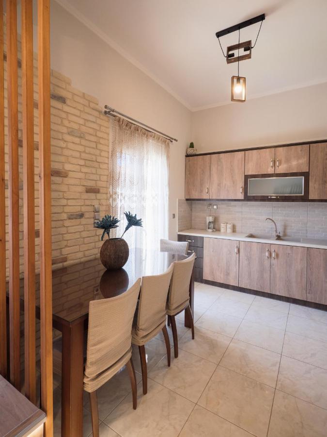Kellys Cozy One Bedroom House Next To The Beach Ikonomianika Exterior photo